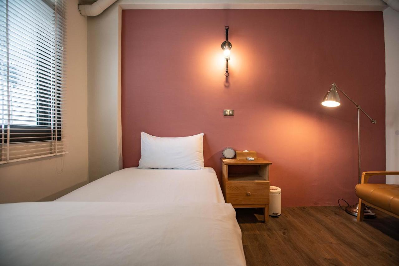 Cozy House Hostel Хуалянь Екстер'єр фото